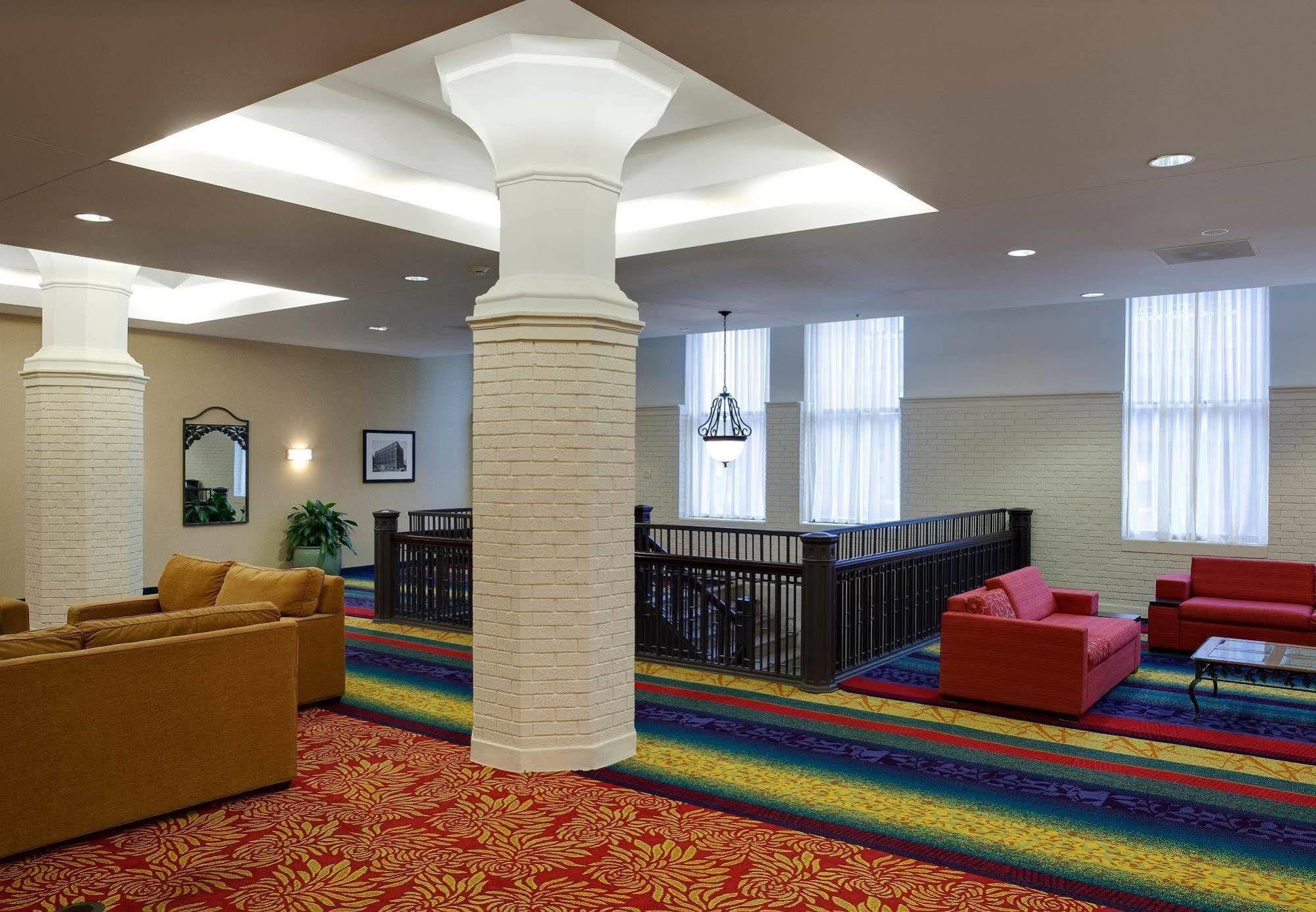 Courtyard Downtown/old Market Area 3*