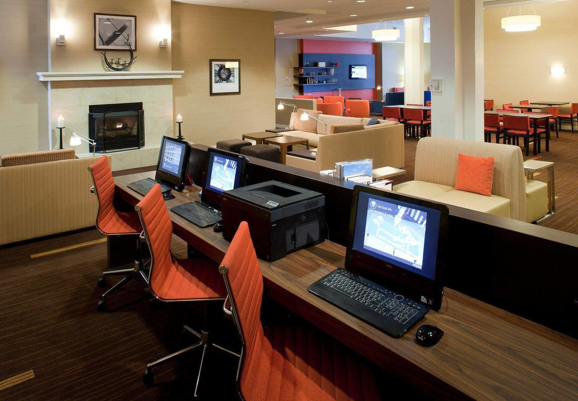 Hotel Courtyard Downtown/old Market Area 3*